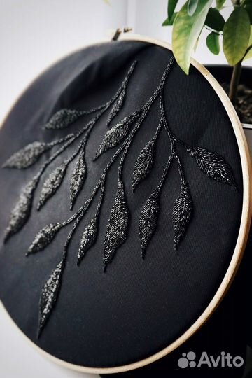 Ручная вышивка на одежде