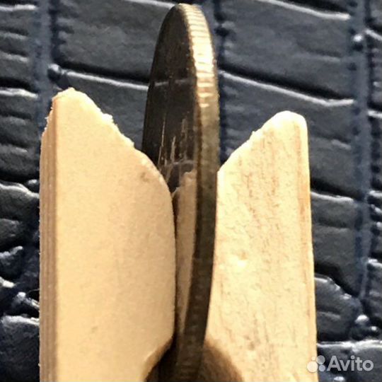 Брак. 1 рубль 2015 года на заготовке 50 копеек. Из