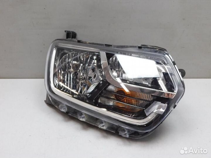 Фара правая Renault Duster