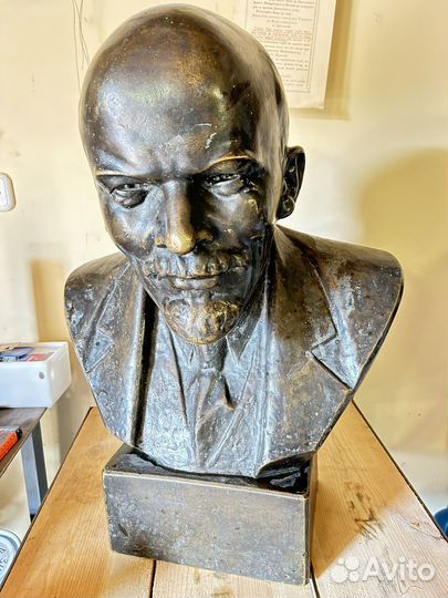 Бюст Ленина