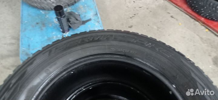 Nitto Therma Spike 215/60 R16