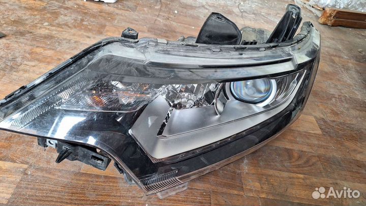 Фара левая Мицубиси Аутлендер 3