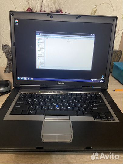 Ноутбук Dell latitude D820