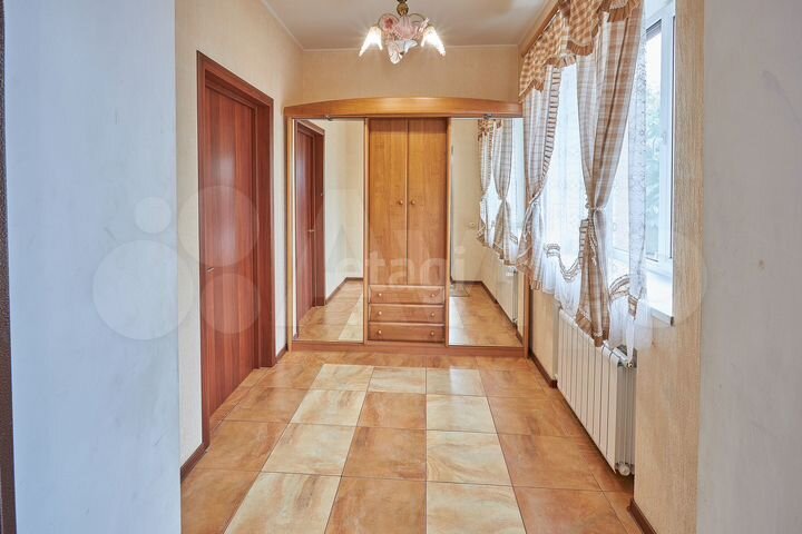 Дом 237 м² на участке 9 сот.