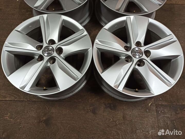 Диски 17 5х114,3 ET39 оригинал Тойота из Японии