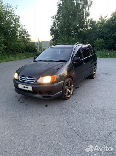 Toyota Ipsum 2.0 AT, 2000, 256 000 км