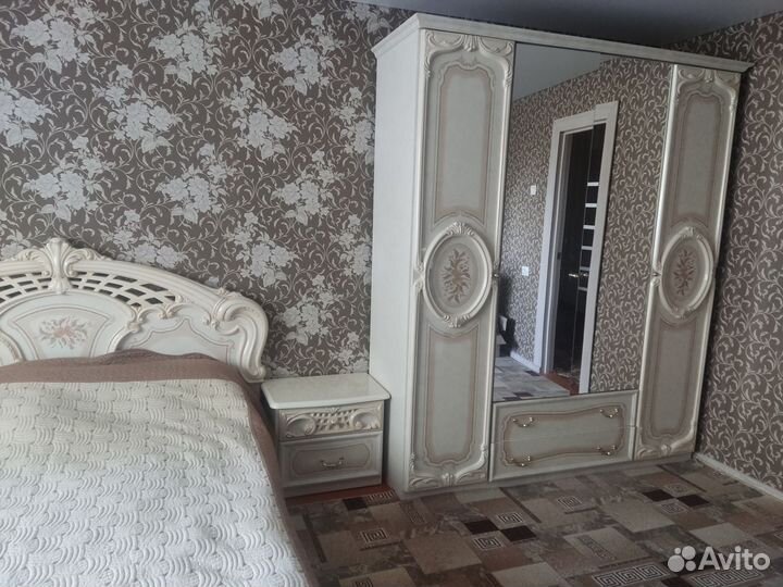 Продам спальный гарнитур бу