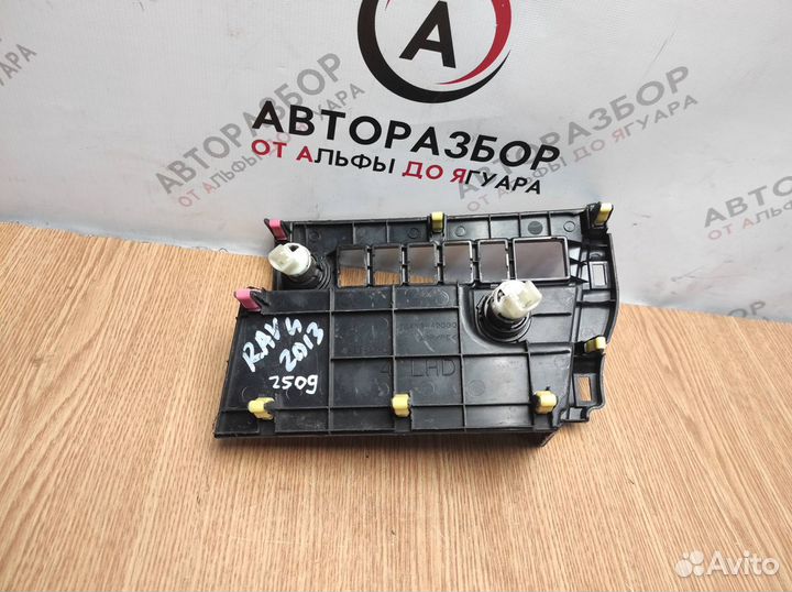 Накладка передней панели toyota RAV 4 2013-2019