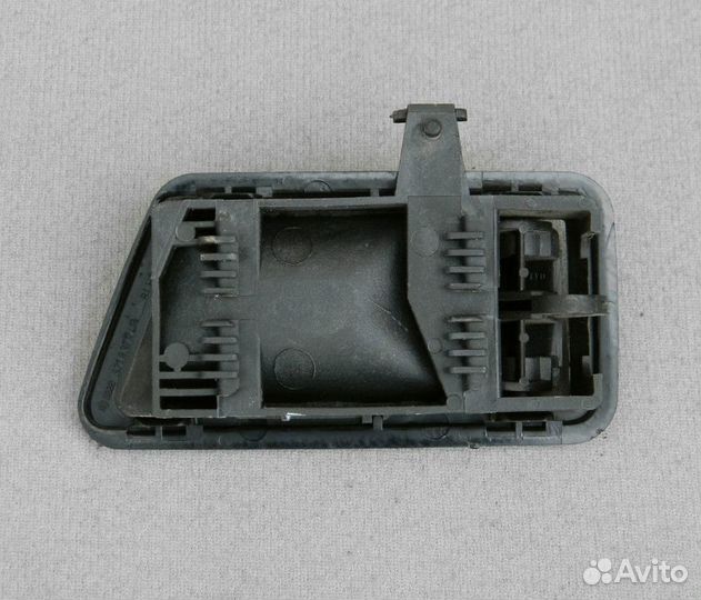 Ручка двери правой внутренняя VW Golf 2