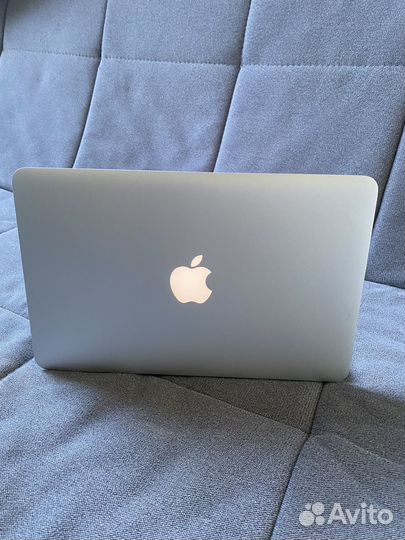 Apple MacBook Air 11 2011
