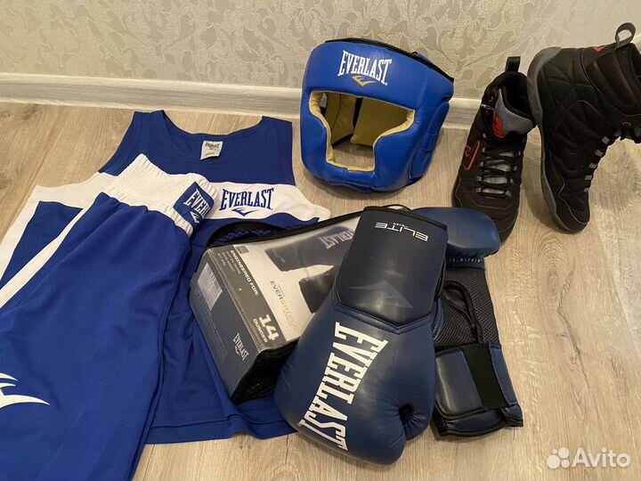 Боксерские перчатки 14 новые