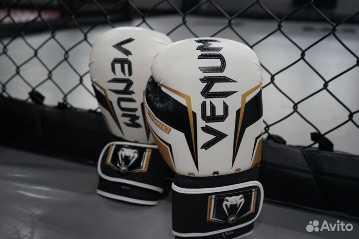 Боксерские перчатки 16oz venum