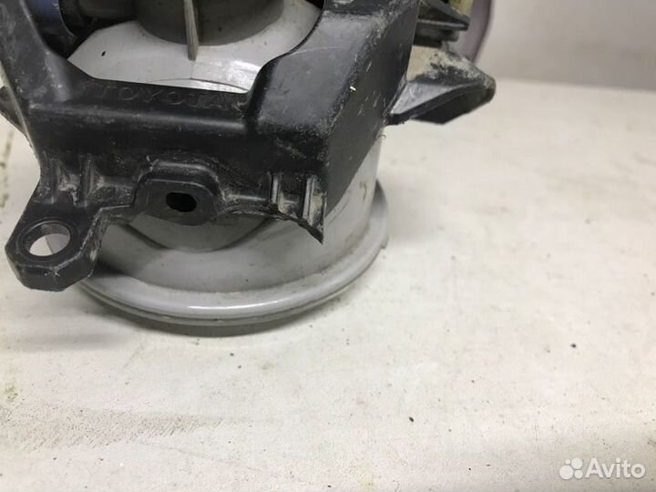 Фара противотуманная передняя левая Toyota Rav4