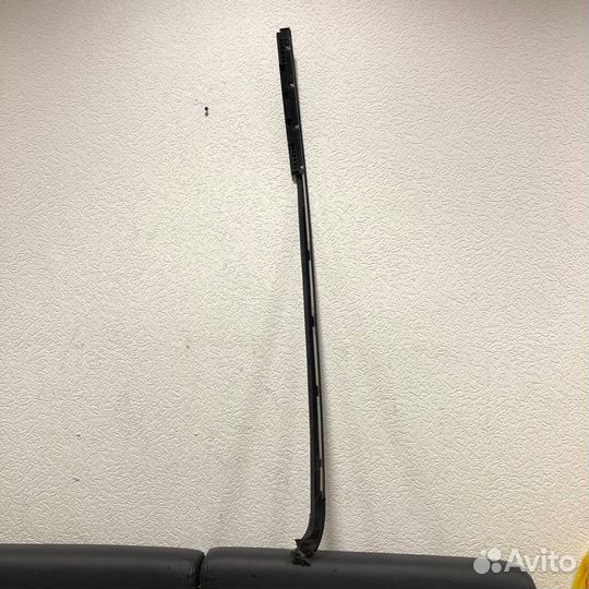 Молдинг лобового стекла Toyota land Cruiser 200