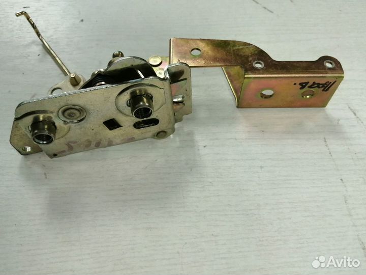 Замок двери передний правый газ 31105