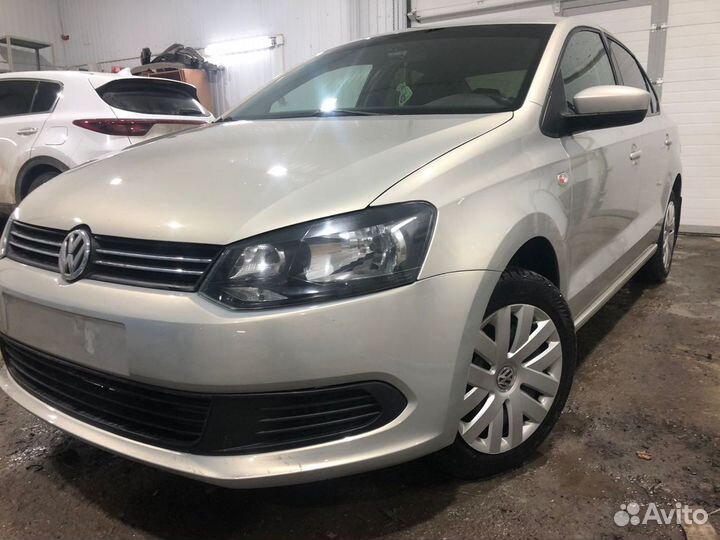 Volkswagen polo Поло бампер перед в цвет