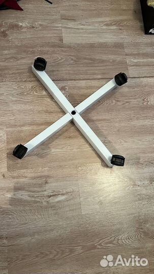 Стойка для лампы лупы