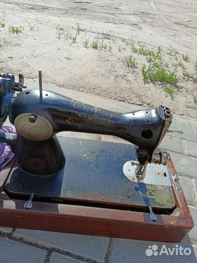 Швейная машинка Зингер