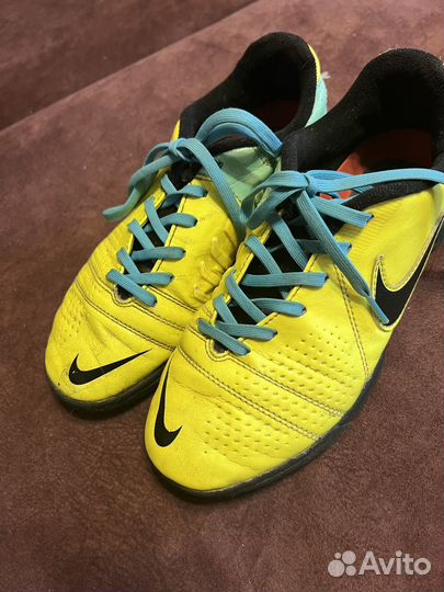 Футбольные бутсы nike