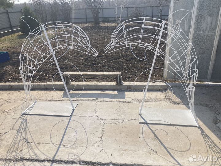 Фигура Дельфин из проволоки