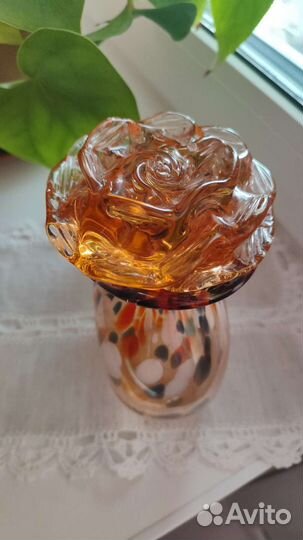 Ваза из цветного стекла