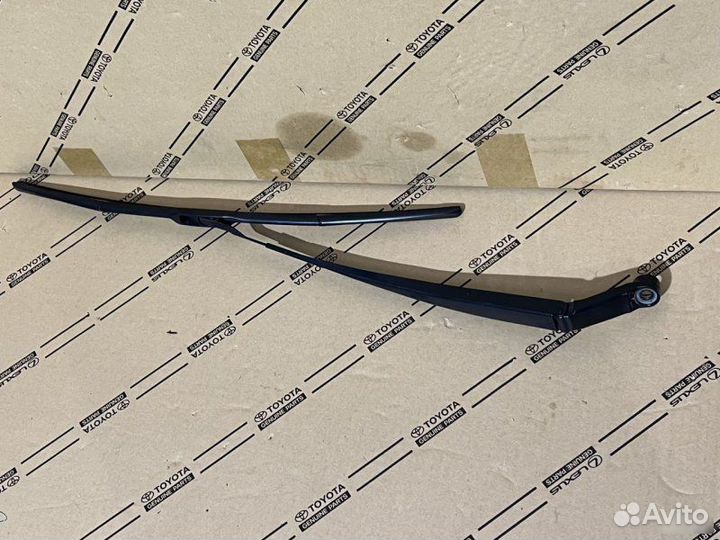 Поводок стеклоочистителя левый Lexus Rx 3