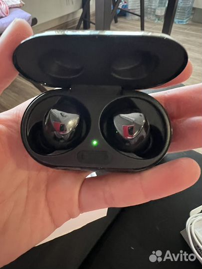 Беспроводные наушники samsung buds