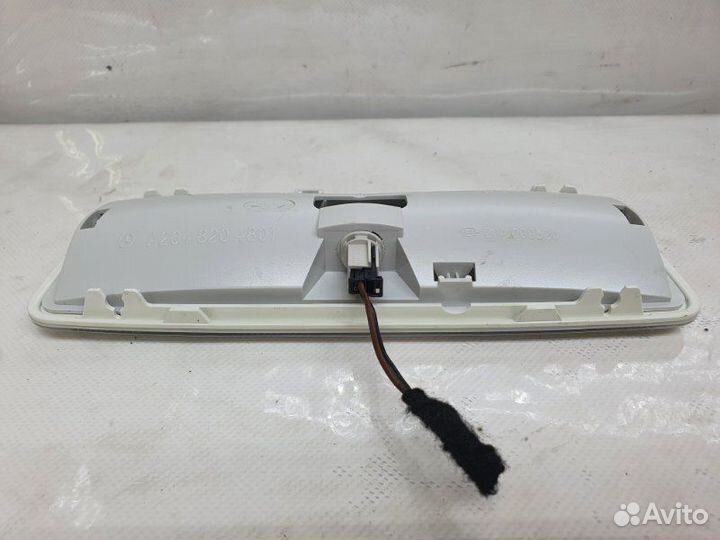 Плафон освещения салона задний Mercedes-Benz E