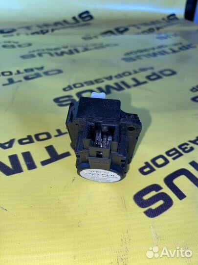 Моторчик заслонки отопителя Opel Astra H