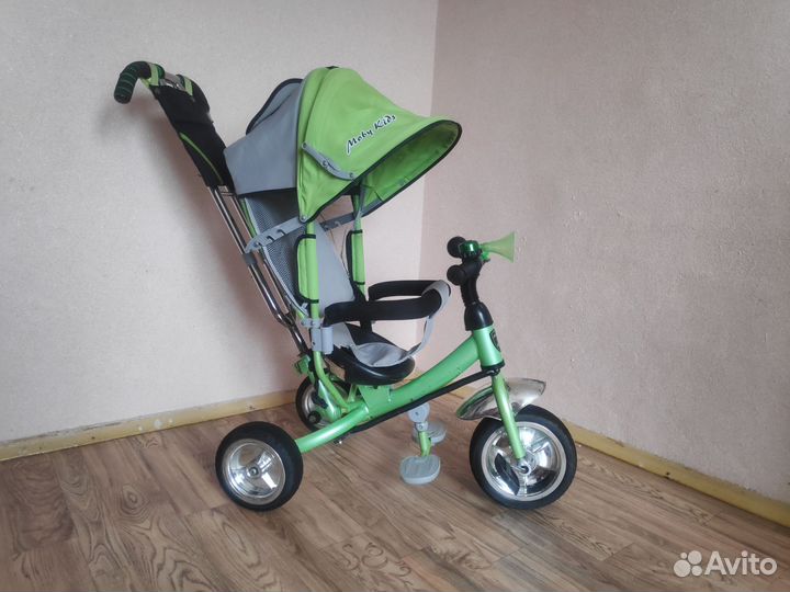Детский трехколесный велосипед с ручкой moby kids