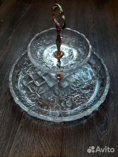 Ваза для фруктов на ножке