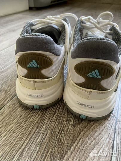 Кроссовки adidas