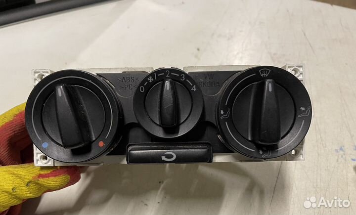 Блок управления отопителем Skoda Octavia A4