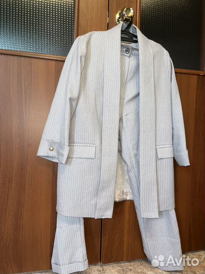 Брючный костюм женский 44 размера