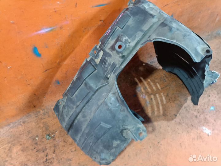 Подкрылок Mazda 3 Axela BK5P передний левый