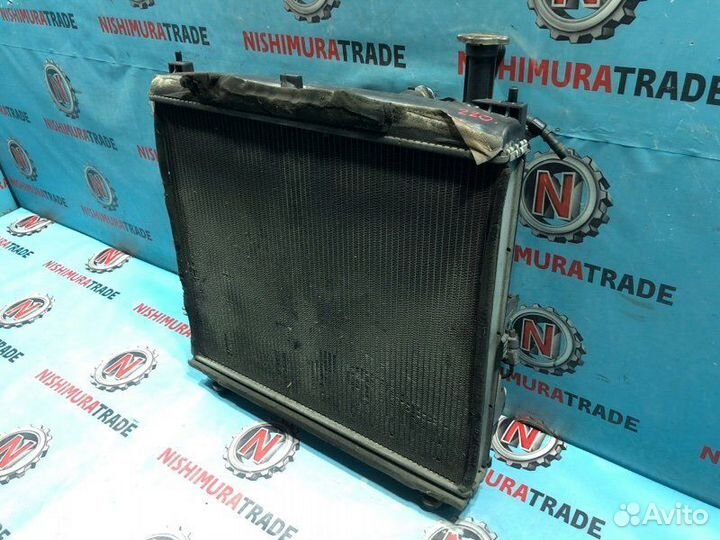 Радиатор охлаждения двигателя Toyota Regius KCH46