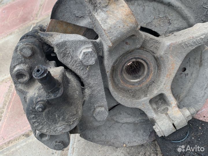 Правый кулак Renault Logan 1