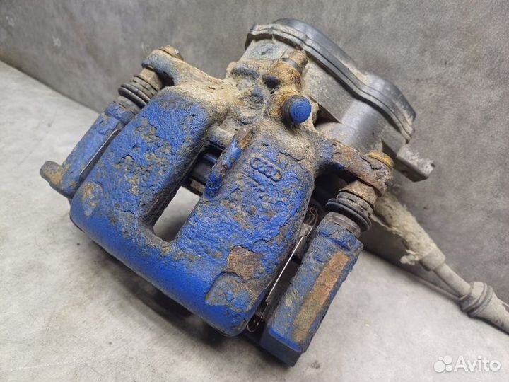 Суппорт задний левый Audi A4 B8 1.8 cdhb 2010