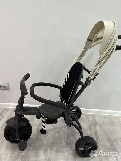 Трехколесный велосипед с ручкой happy baby