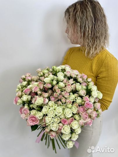 Букет из 51 кустовой розы (цвета на выбор)