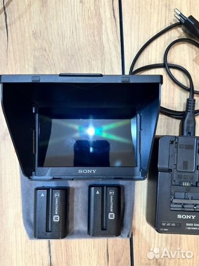 Портативный монитор Sony CLM-V55