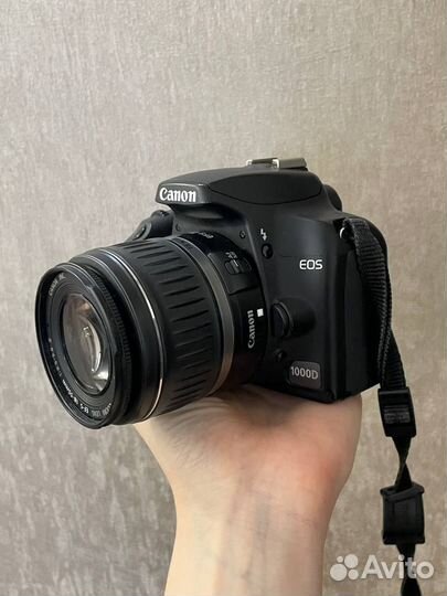 Зеркальный фотоаппарат Canon EOS 1000D