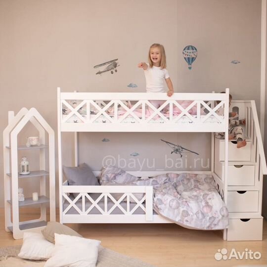 Двухъярусная кровать из массива