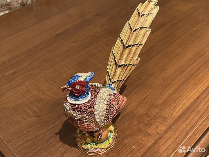 Шкатулка металлическая со стразами 