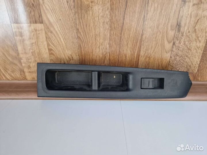 Дверь левая передняя, частями. Toyota vitz 2016