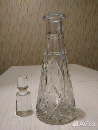 Графин и стопки хрустальные