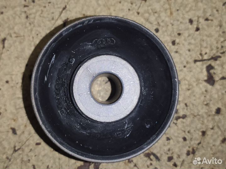 Задний сайлентблок переднего рычага 8s0407183b