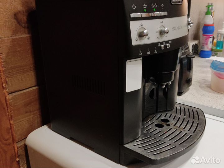 Кофемашина delonghi magnifica s