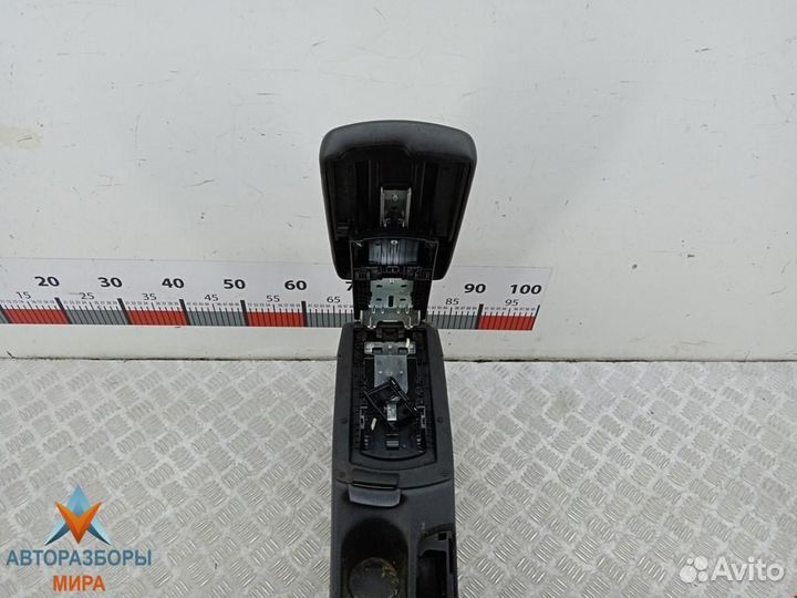 Подлокотник Peugeot 308 T7 2009 7589RY