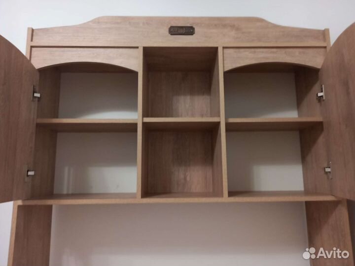 Школьный стол, уголок